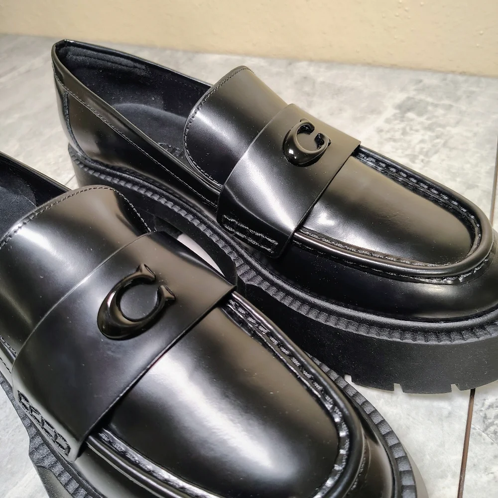 Coach smooth black